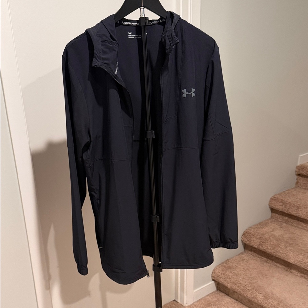Under Armour Men's Black Light Rain Jacket Like New Large - Picture 2 of 2